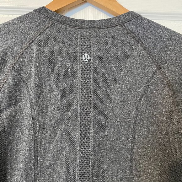 Lululemon medium size - gray top - Picture 2 of 5